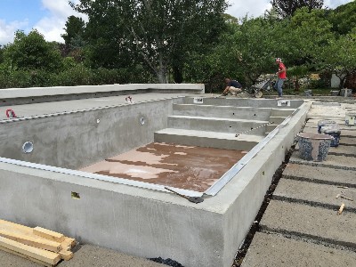 piscina a salerno con tapparella