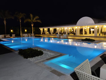 illuminazione piscina hotel
