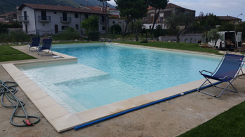 bordo piscina